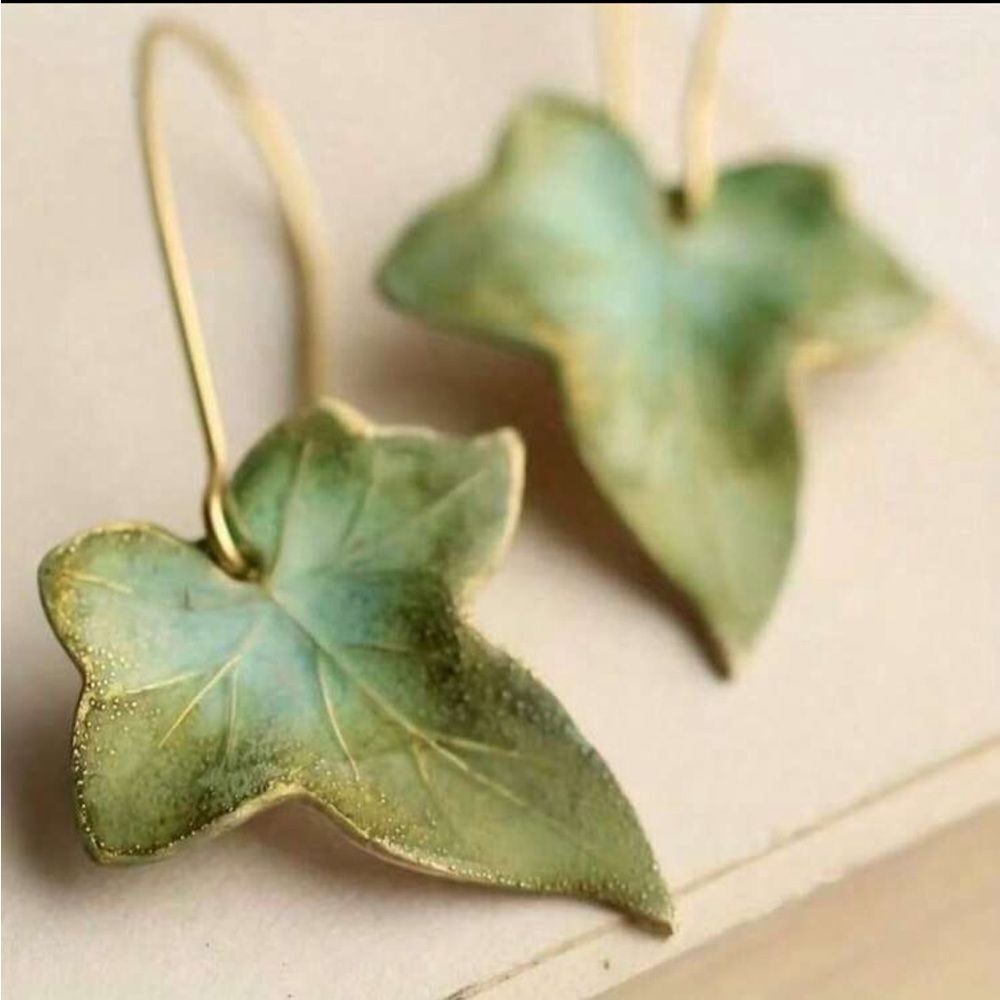 Green Leaf Drop Earrings M654